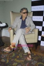 Harvey Keitel ties up with Bollywod producer of film Udaan Sanjay Singh in Colaba on 20th April 2011 (5).JPG